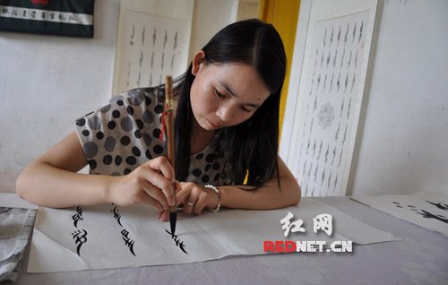 湖南<em>江永女书继承人</em>将携作品参展湖南周(图)_