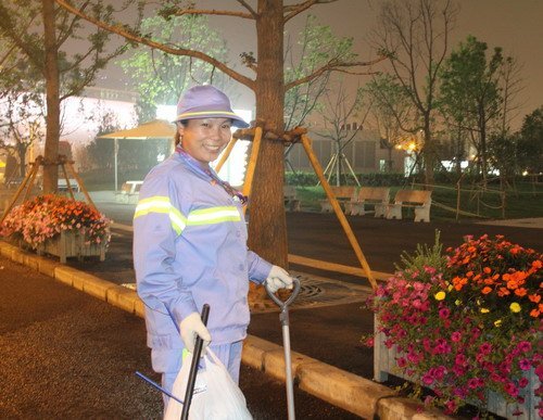 帮保洁阿姨圆世博游园梦 赢腾讯虎皮Q仔(图)