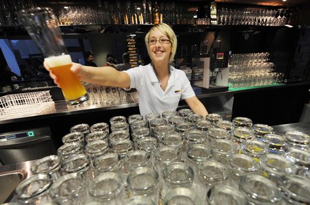 世博饮品:牛奶香槟不是酒 巧克力黑啤人气高