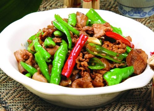 世博园美食街汇集7大菜系 辣椒炒肉每份120元_世博_腾讯网