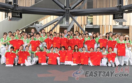 小白菜变身VIP 马德里案例馆向志愿者致谢