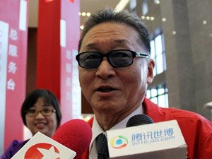 李敖时隔5年重返大陆 首站携子逛世博