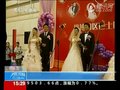 视频：六对新人举办集体婚礼 为世博推迟婚期