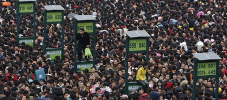 大城市人口压力何以化解?_2010上海世博会