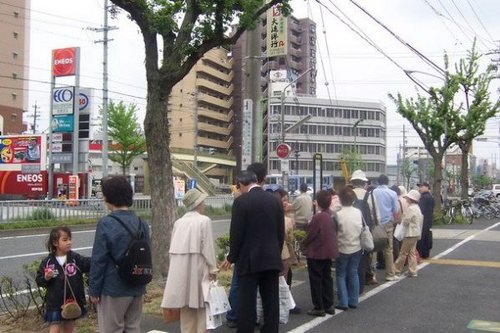 日本人排队文化: 一定之规 还是 太死板 ?