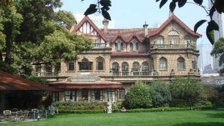 上海老房子演绎爱丽丝仙境(图)