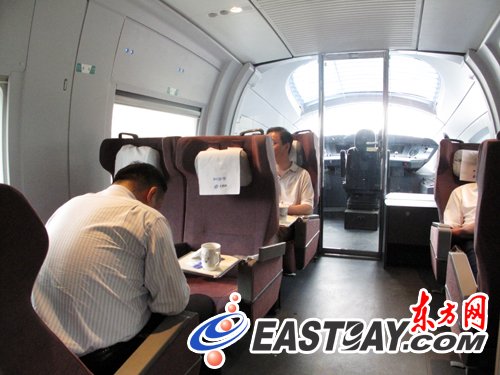 图片说明:特等座区域离驾驶室仅一门之隔