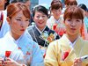 Kimono uzuri wakatokwa na pepo hao park