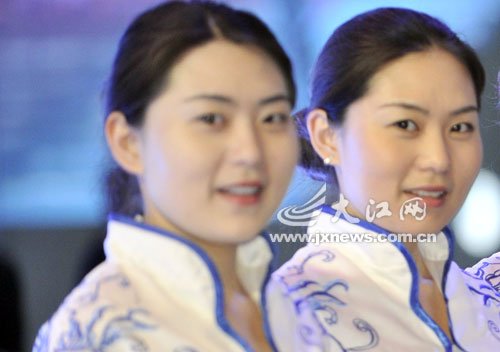 江西馆<em>双胞胎</em>解说员受关注 <em>姐妹</em>花有<em>明星</em>感觉