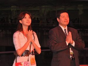 林志玲在世博台湾馆祈福