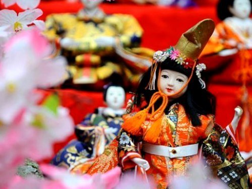 日本女儿节:艳丽人偶为女孩祈祷健康幸福