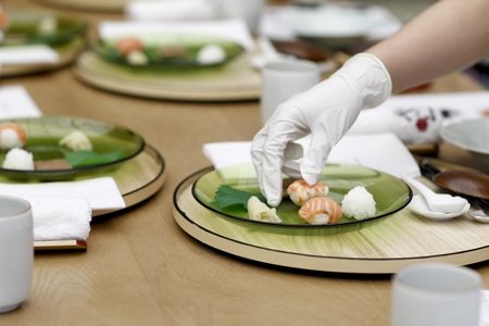 日本产业馆总管教做寿司 上海主妇创意赢称赞