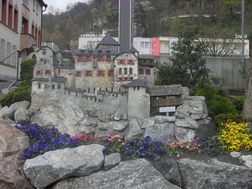 2017国内生产总值增长_希腊人均国民生产总值(3)