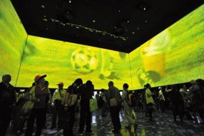 上海世博给球迷一个零距离触摸世界杯的机会
