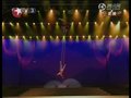 视频：绸吊顶技现梦幻之美 惊险绝技令人窒息