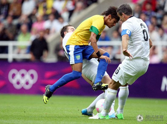男足-巴西3-0新西兰全胜晋级 达米昂传射建功
