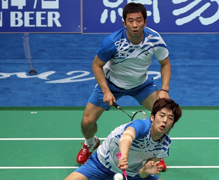 韩国媒体:羽毛球男双进8强 向金牌发起冲击