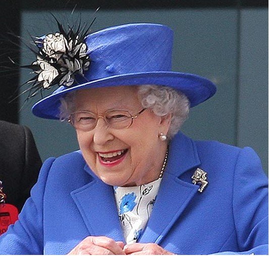 伊丽莎白女王热衷赛马 登基庆典享受运动乐趣