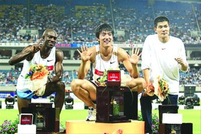 2006瑞士洛桑-12秒88!刘翔超越13年世界纪录