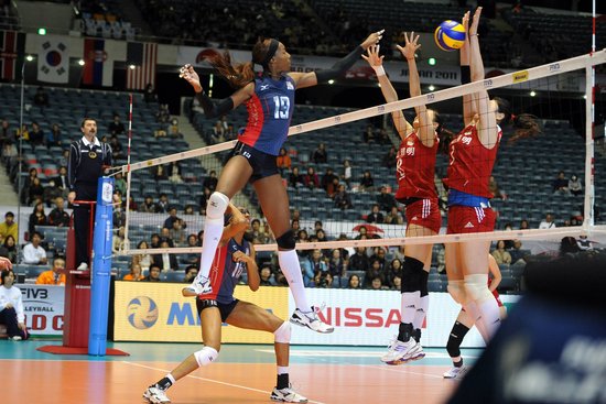 中国女排积极备战+模拟训练向美国队发起冲击