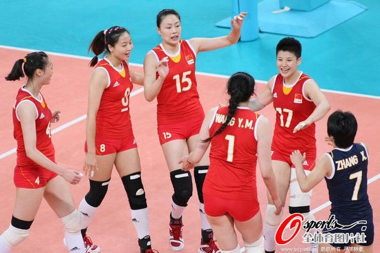 现场:<em>女排</em>扳平<em>马</em>蕴雯落泪 木村扑救撞广告牌_