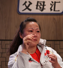 邓琳琳摔倒父母观赛泣不成声