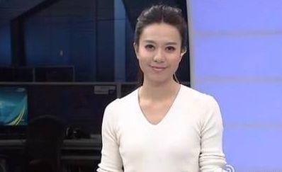 央视美女解说遭吐槽:邻家痴女 不懂球乱插话
