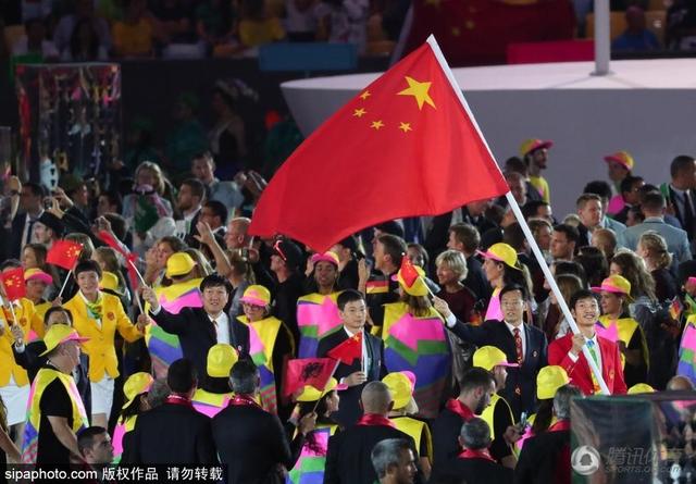 白岩松解说自带弹屏效果 开幕式金句段子不断