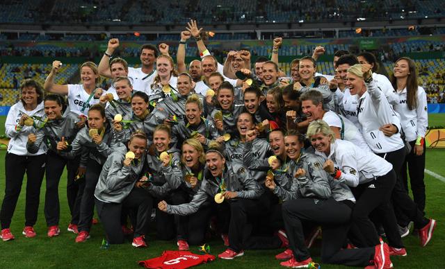 足球总结:巴西终夺奥运金牌 中国女足进8强_1