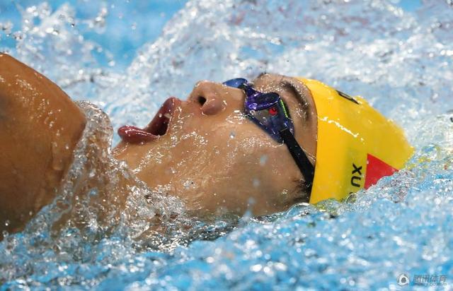 100米仰泳徐嘉余摘银创历史 美国名将破记录