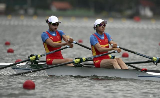女子轻量级双人双桨 黄文仪\/潘飞鸿挺进半决赛