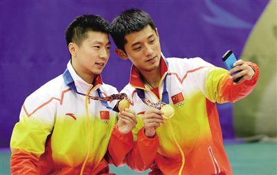 乒乓CP集体高能虐狗 张继科马龙伉俪情深_1