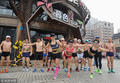 百名跑步爱好者“光猪”跑 奔跑迎接二月二