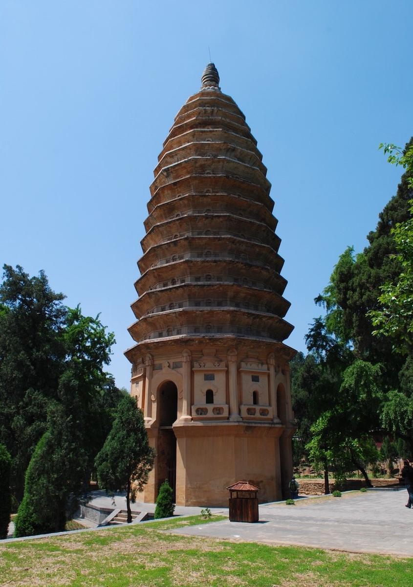 登封嵩岳寺塔:中国现存年代最古老砖塔