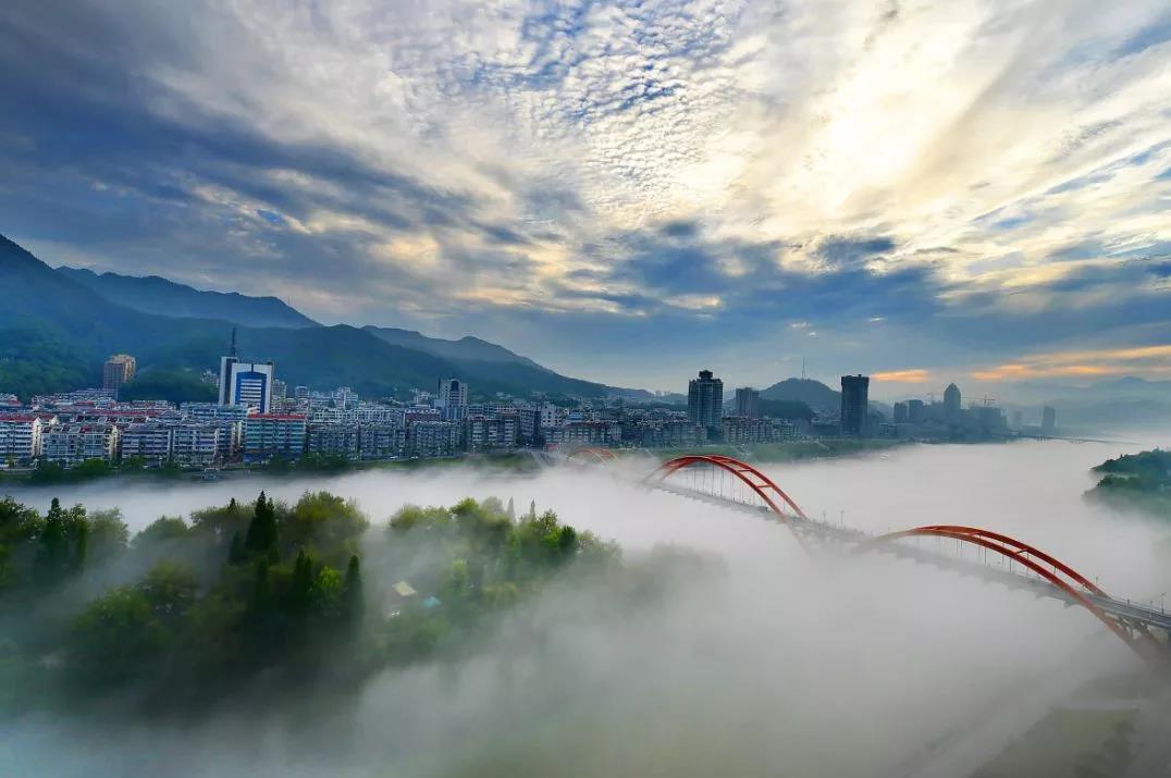 (图:17度建德新安江)  /    隐藏 查看图注