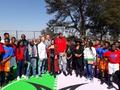 组图：安东尼南非做慈善 与球迷合影彩色球场吸睛