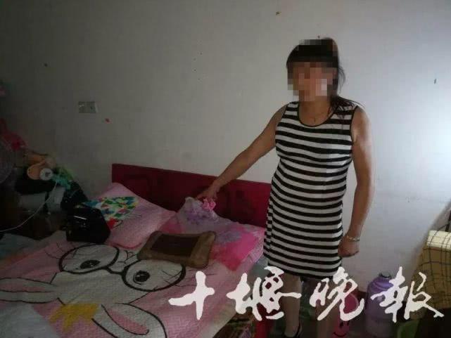 湖北一地端掉两处卖淫窝点 现场抓获3男3女(图1)