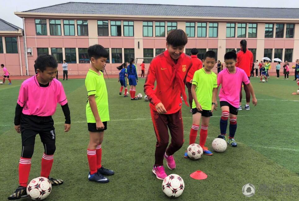 踢足球合理犯规吗中国,踢足球合理犯规吗中国