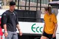 高清：莎拉波娃身着橘黄色短袖外出训练 备战马洛卡网球赛