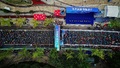 组图：遂宁马拉松万名跑者享富氧赛道 副市长为最后一名挂奖牌显人文关怀