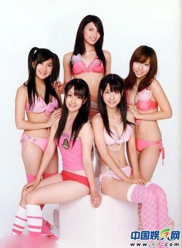 组图:日本<em>美少女</em>团体性感泳装秀 童颜巨乳_大