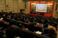 尹传高出席重庆工商大学创业论坛 腾讯微博箴言引航 - 尹传高 连锁经营 - 尹传高 连锁经营 点击浏览大图