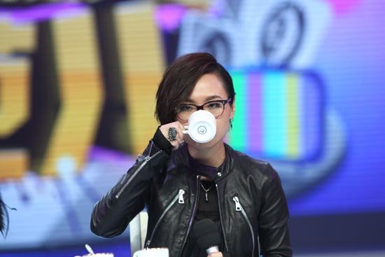  周笔畅 《 快乐大本营 》 甜蜜感情感动天_爱之梦