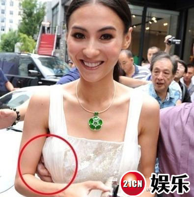 陈浩民性骚扰非首例 舒淇遭男星摸臀照片曝光