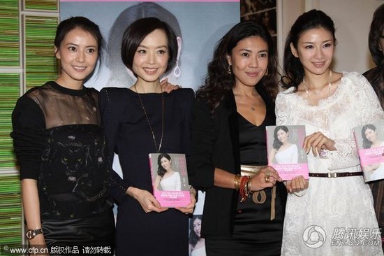 高圆圆透明<em>外套</em>知性亮相 黄奕蕾丝<em>白</em>裙玩<em>透视</em>