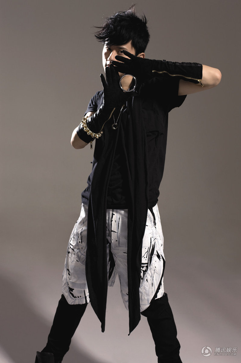 张杰《第一夫人》mv首播执着追爱展内心独白