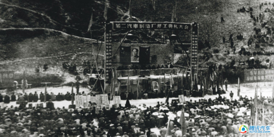 1969年9月28日,第二汽车制造厂大规模施工建设在十堰正式高清图片