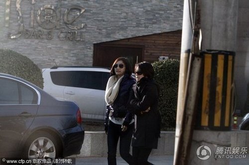 组图:刘芸陪<em>马伊琍</em>接女儿感情好 戴墨镜低调_