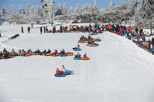 <em>武隆</em>再降大雪 <em>仙女山</em>冰山项目全部<em>开放</em>