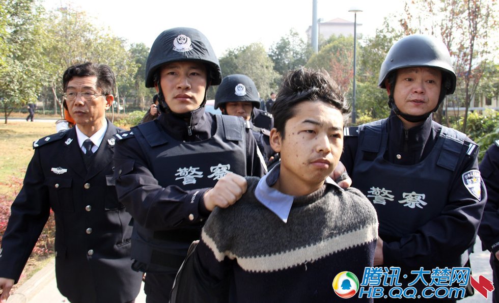 武汉人口案_武汉地铁出人口图片
